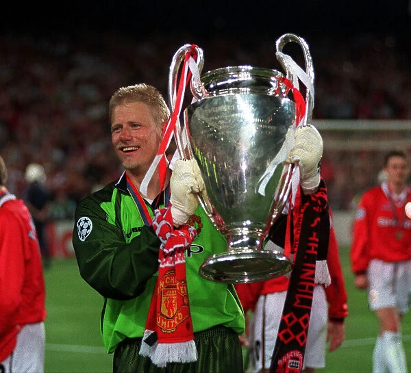 Manchester Uniteds Peter Schmeichel May 1999 holds the European Cup as