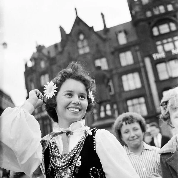 Manchester Whit Walks. Children  /  Crowds  /  Celebrations. June 1960 M4479-009