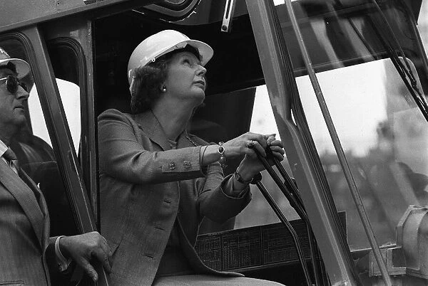 Margaret Thatcher ex Prime Minister controls a crane in a building site 1986