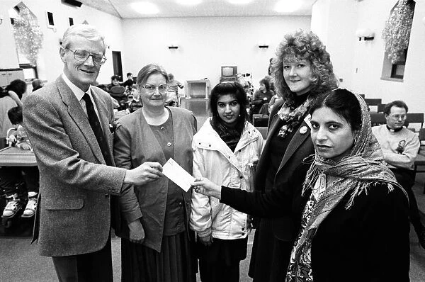 Marsh Adult Education Centre and Training for life, Lockwood present a cheque for £