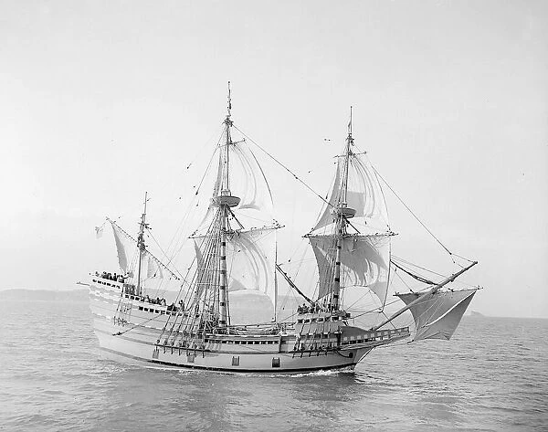 The Mayflower II April 1957 - arrives at Plymouth and is accorded civic reception