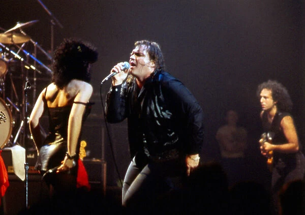 Meat Loaf singing on stage in Glasgow August 1987