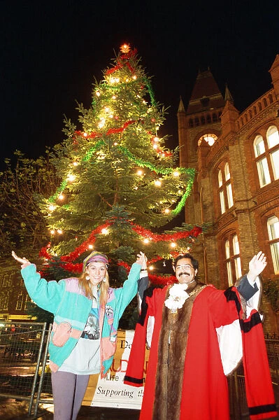 Michaela Strachan switches on the Christmas lights at Broad Street Mall, Reading