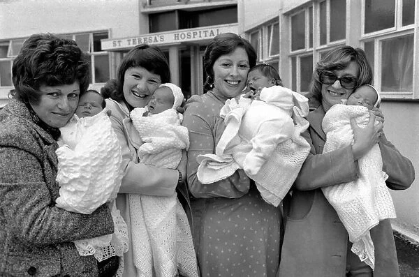 Mothers and Babies: St. Teresas Hospital, Wimbledon. February 1975 75-00632-002