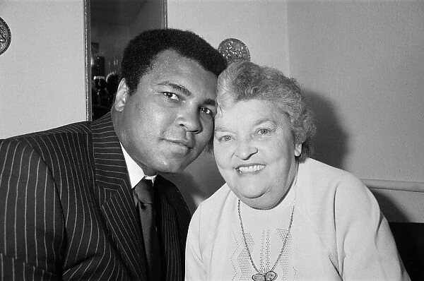 Muhammad Ali pays a surprise visit to a 64-year old widow. Mrs