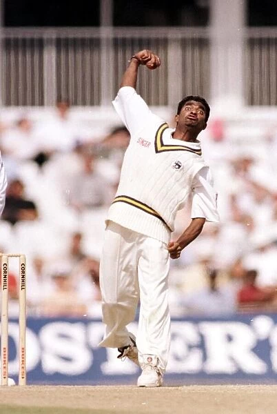 Muttiah Muralitharan Sri Lanka bowler August 1998 bowling against England at