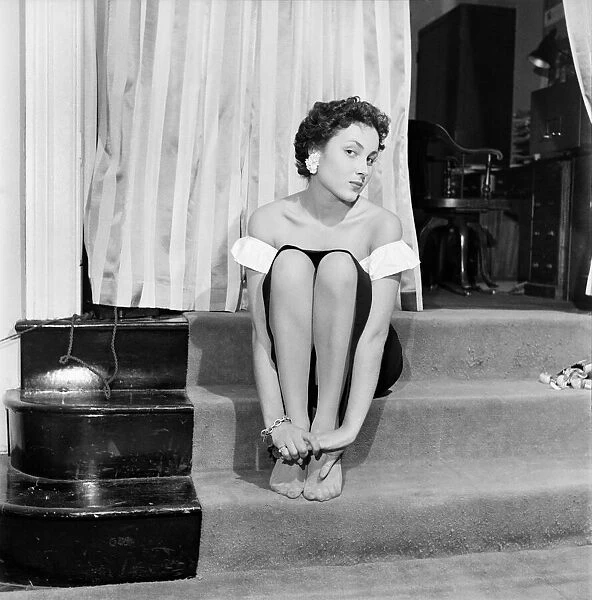 Pascale Roberts - Actress. October 1952 C5204