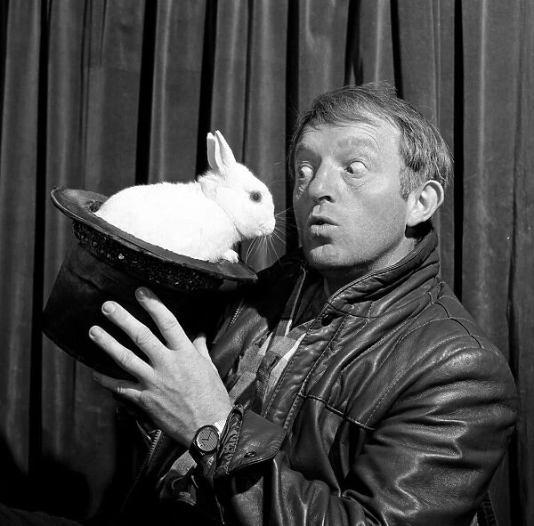 Paul Daniels with his pet rabbit Starsky. 27th November 1985