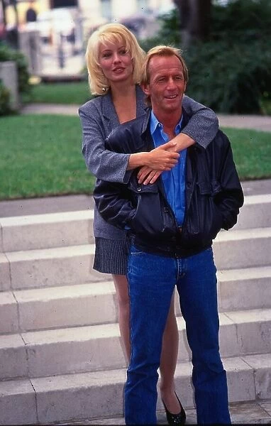 Paul Hogan actress June 1988 With actress Linda Kozlowski arm round neck