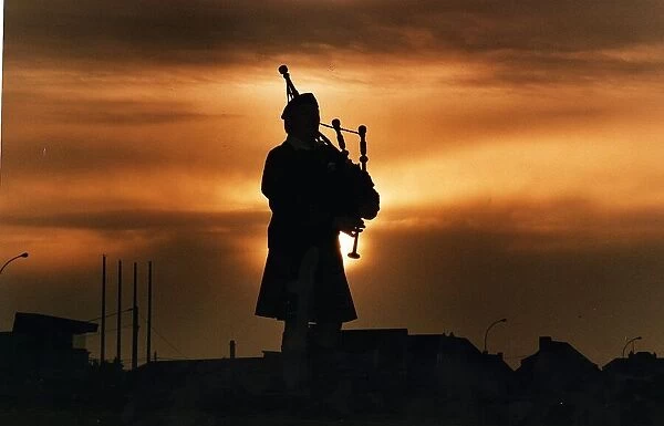 Piper William Bill Millin playing bagpipes Normandy beach sunset was piper to Lord Lovat