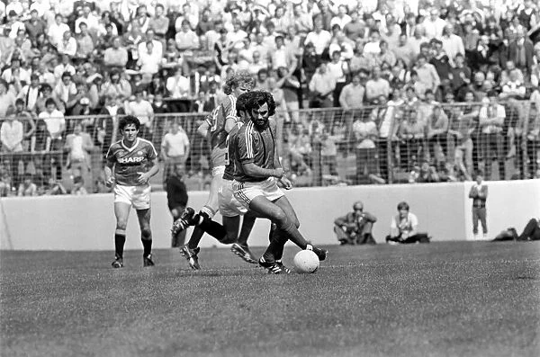 Pre Season Friendly. Glentoran v Manchester United. August 1982 MF08-19-002