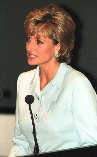 Princess Diana speaks to students during a symposium on breast cancer at the Northwestern