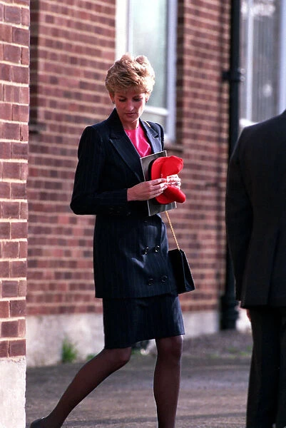 PRINCESS OF WALES IN STREET LEAVING THE RED CROSS CENTRE IN NORTH LONDON - 1993