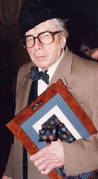 Robin Day carrying Tie Award - January 1992 21  /  01  /  1992