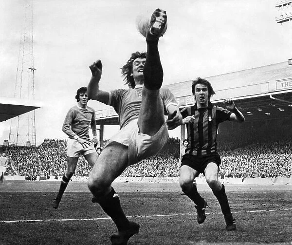 Rodney Marsh in action for Fulham. February 1976 P011300