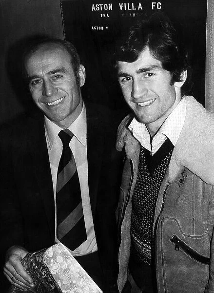 Ron Saunders football manager of Aston Villa signs new player Dennis Mortimer