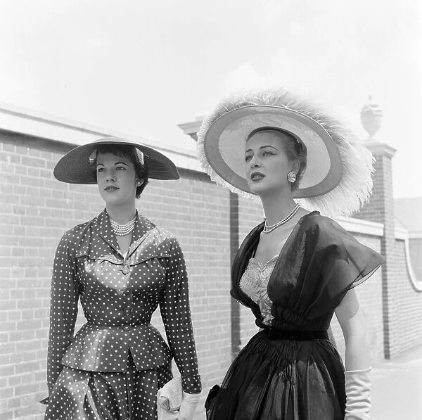 Royal Ascot 1955, Models, Colleen Pexter (left) of South Africa with Cynthia Oberholzer