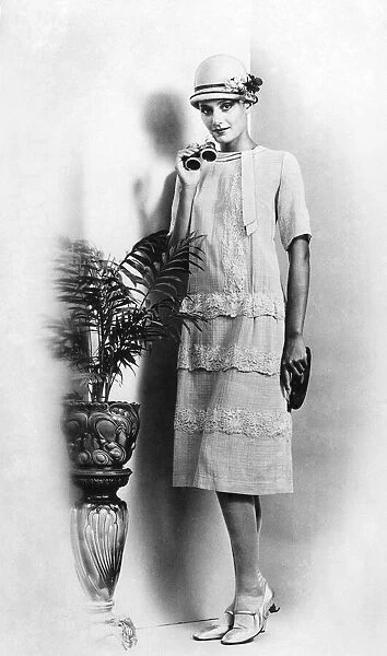 One of the runabout dresses of 28 worn with the classic cloche straw hat of that
