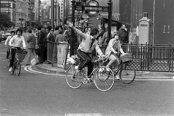 Scenes on the day of the Tube Strike - June 1982 Traffic Builds up