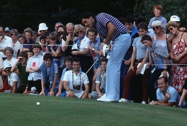 Seve Ballesteros golfer 1983 Putting crowd watching