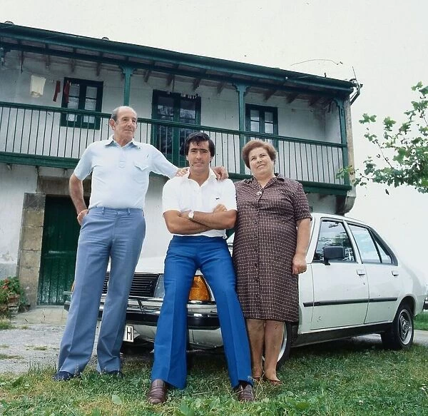 Seve Ballesteros July 1982 Golfer golf with his parents sitting on bonnet of