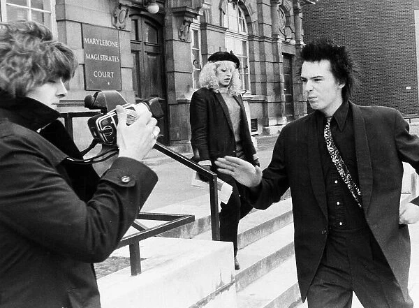 Sid Vicious Six Pistols goes to assault photographer 1978 outside court