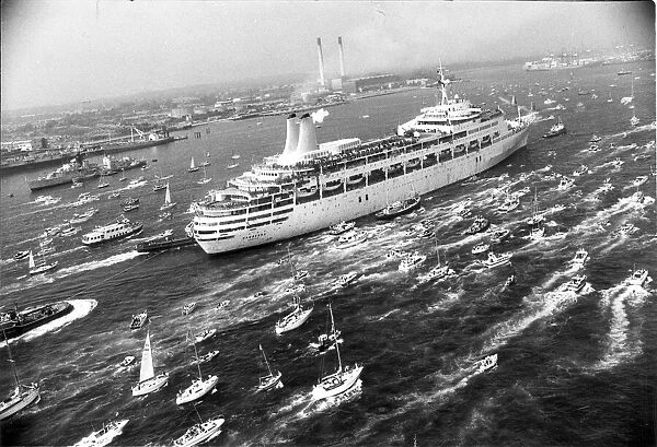 SS Canberra returns to Southampton after the Falklands War service escorted by small