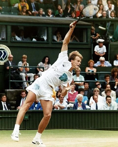 Stefan Edberg competing at the 1989 Wimbledon Championship