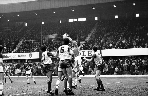 Stoke v. Aston Villa. March 1984 MF14-21-038 The final score was a one nil