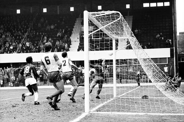 Stoke v. Aston Villa. March 1984 MF14-21-079 The final score was a one nil