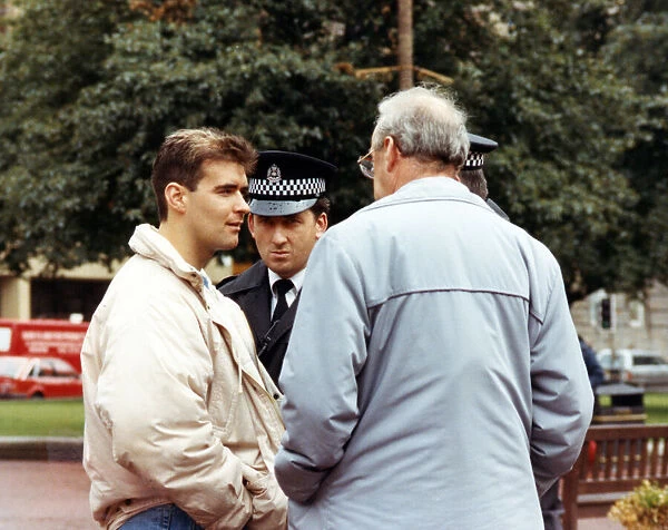 Tommy Sheridan speaking to policemen during a Poll Tax protest in Glasgow. 29th June 1990