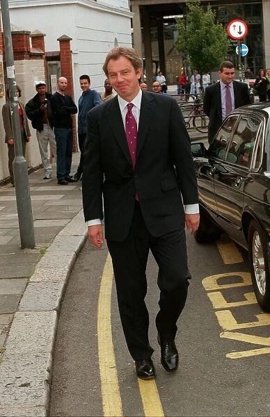 Tony Blair Prime Minister July 98 Arriving at Hawley infant