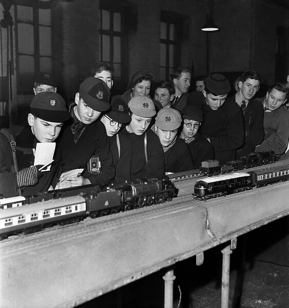 Train Spotters. Bill Flitter and Friends. January 1953 D97-002