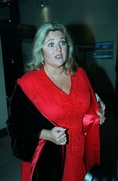 Vanessa Feltz TV Presenter December 98 Arriving at the Odeon Leicester Square in