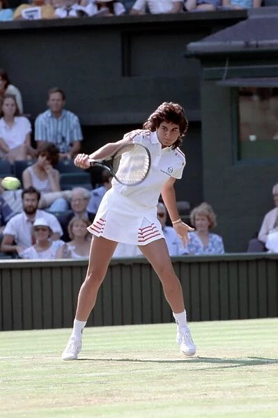 Wimbledon. Gabriella Sabitini v. Radka Zrubakova. June 1988 88-3372-105