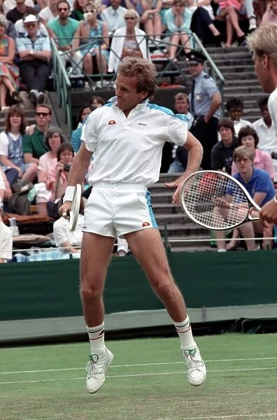 Wimbledon Tennis. John Lloyd. June 1988 88-3422-037