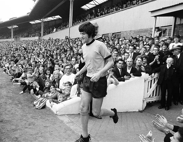 Wolverhampton Wanderers Vs. Nottingham Forest. Peter Knowles rins onto the pitch