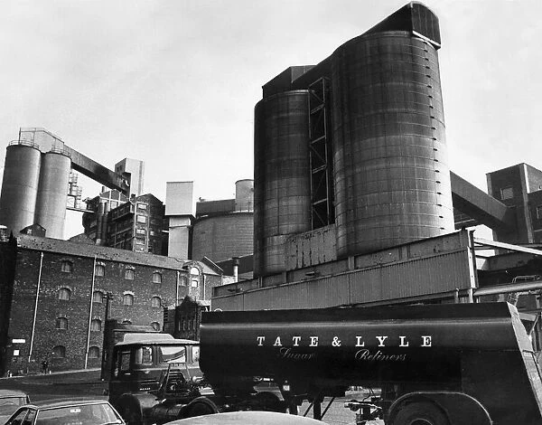 Work in progress at the Tate and Lyle sugar refinery in Love Lane near the docks in