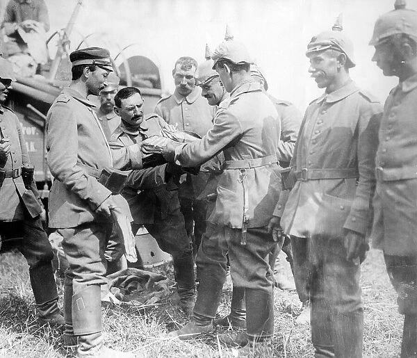 World War I Issuing rations to German soldiers