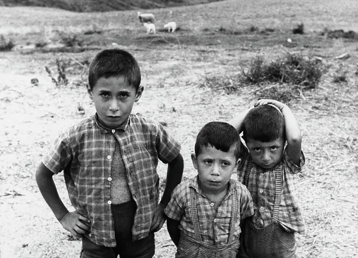 Framed Print : Kids Italy. Date of Photograph:1950 ca Framed Print : Kids Italy. Date of Photograph:1950 ca