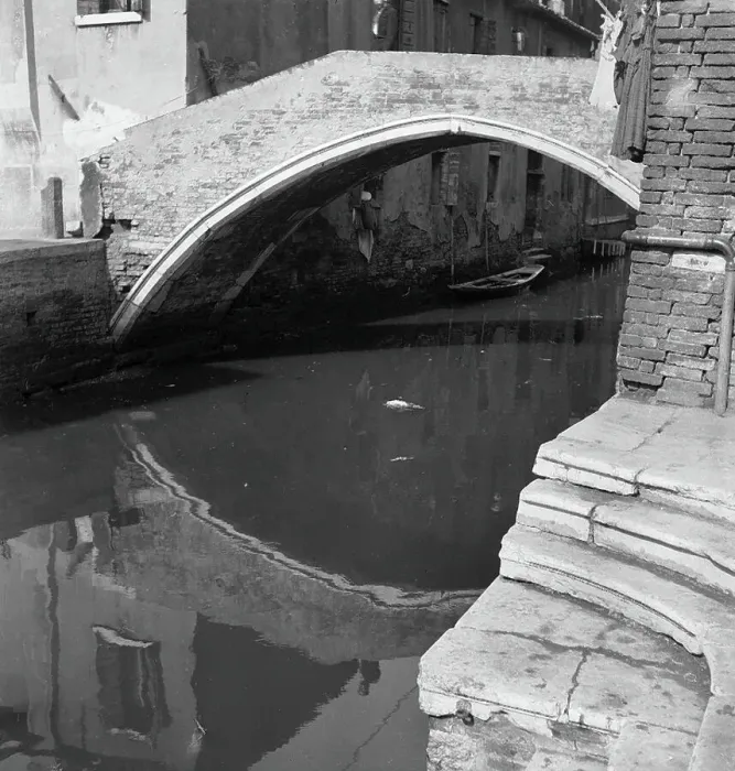 Framed Print : A bridge in Venice