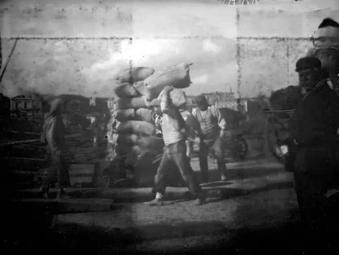 Framed Print : Loading cargo at the port of Catania Framed Print : Loading cargo at the port of Catania