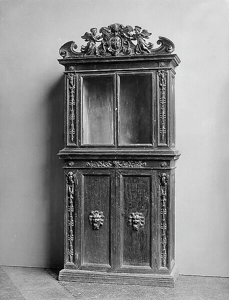 Small display case owned by Stefano Bardini, antique dealer. Palazzo Bardini, Florence