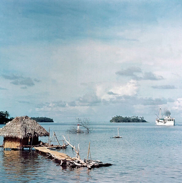 Society Islands. Leeward Islands. Tahaa. Last villages of ancient Polynesia
