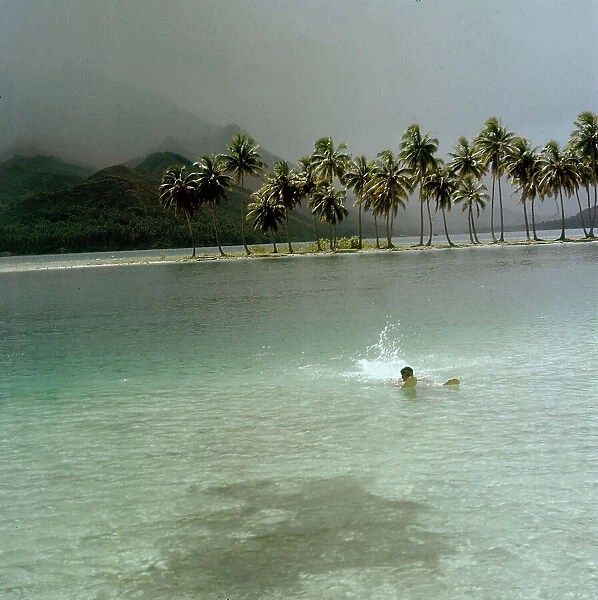 Society Islands. Windward Islands. Tahiti. Fishermen at work