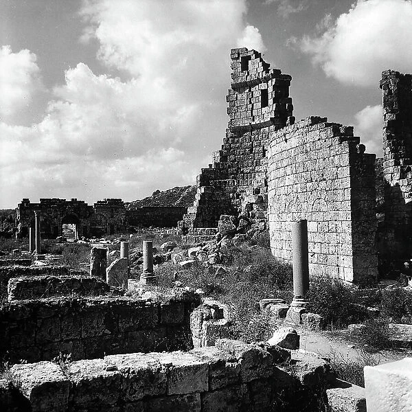 View of the ruins of Roman structures and the Hellenistic gateway of the ancient city of Perge, Turkey