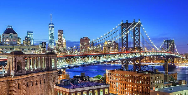 New York City, Brooklyn, Dumbo, Manhattan Bridge with city skyline