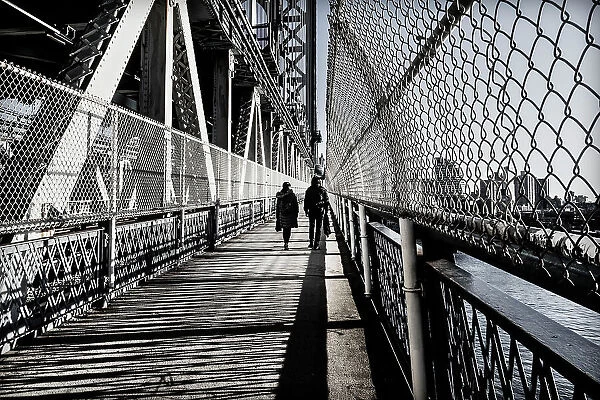 New York City, Pedestrians crossing Manhattan Bridge