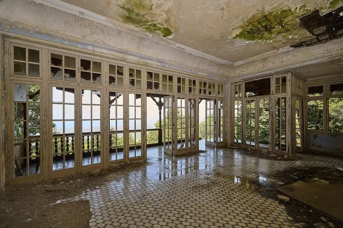Framed Print : Abandoned Room Print, Mussolini Villa, Rhodes, Greece Framed Print : Abandoned Room Print, Mussolini Villa, Rhodes, Greece