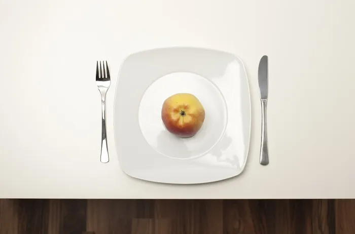 Framed Print : Apple on a white plate Print Framed Print : Apple on a white plate Print